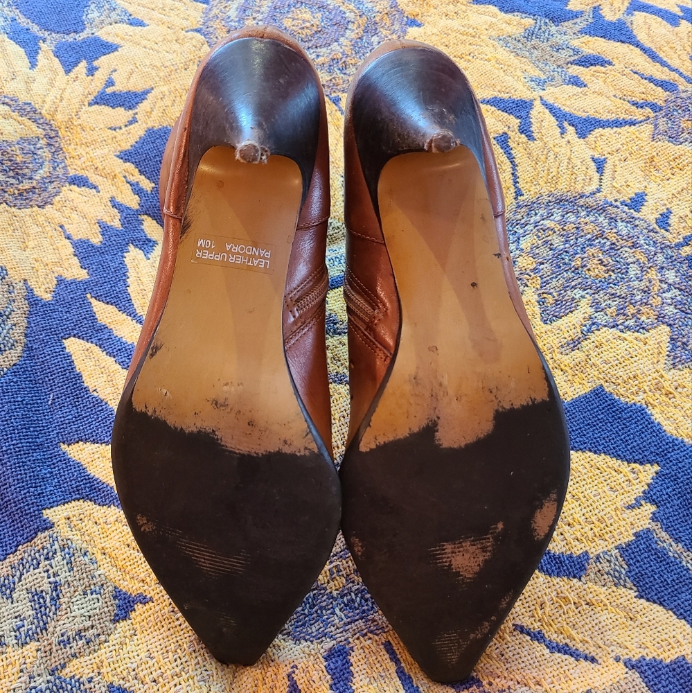 Two Lips Leather Ankle Boots - Picture 7 of 11